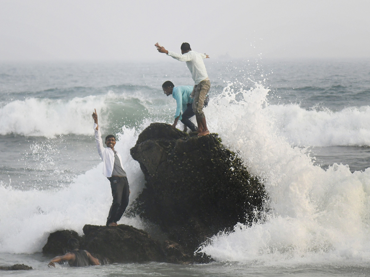 New_20year_202025_20Celebrations_20at_20Visakhapatnam_20Beach_3.jpg 3