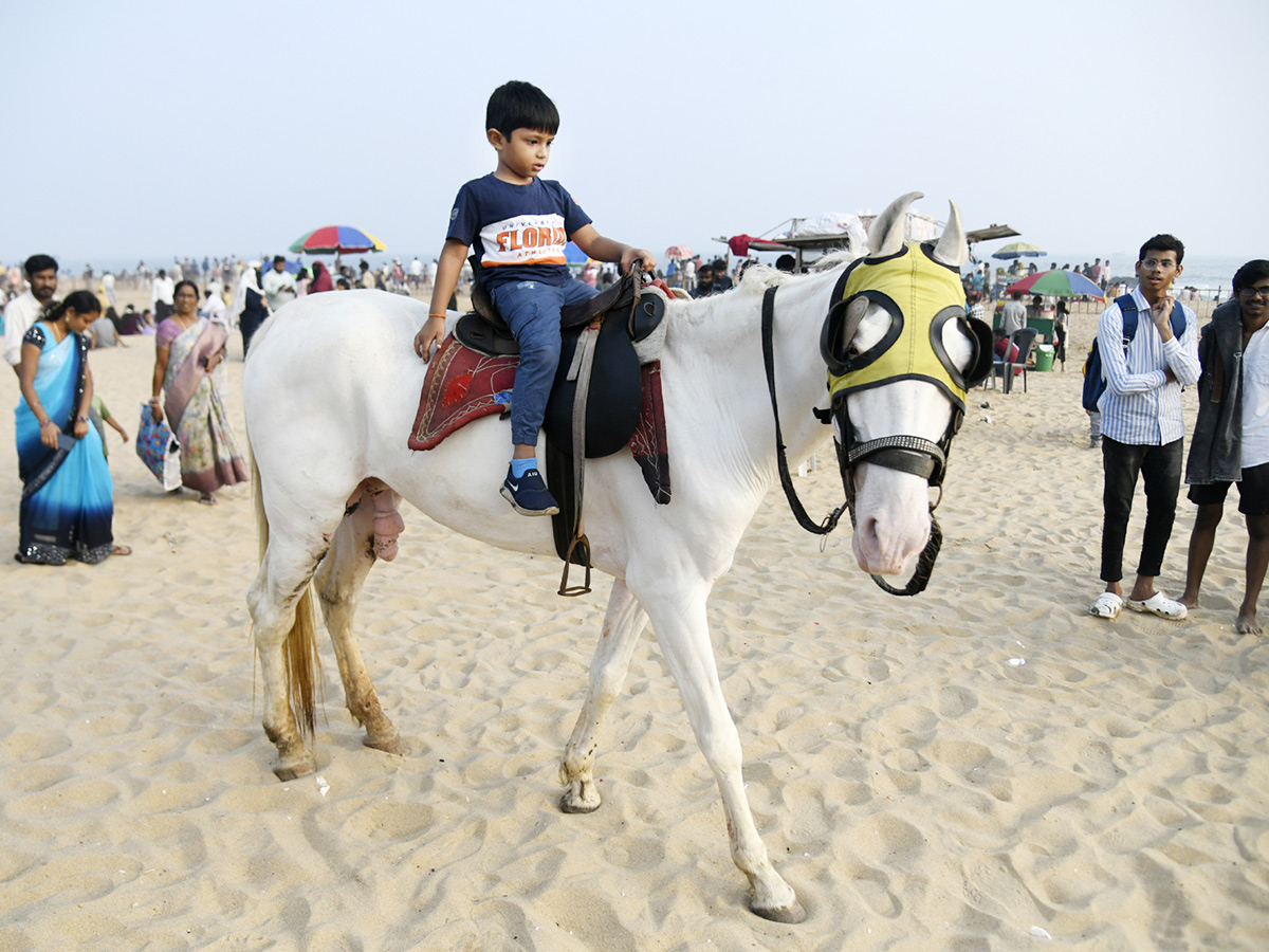 New_20year_202025_20Celebrations_20at_20Visakhapatnam_20Beach_5.jpg 4