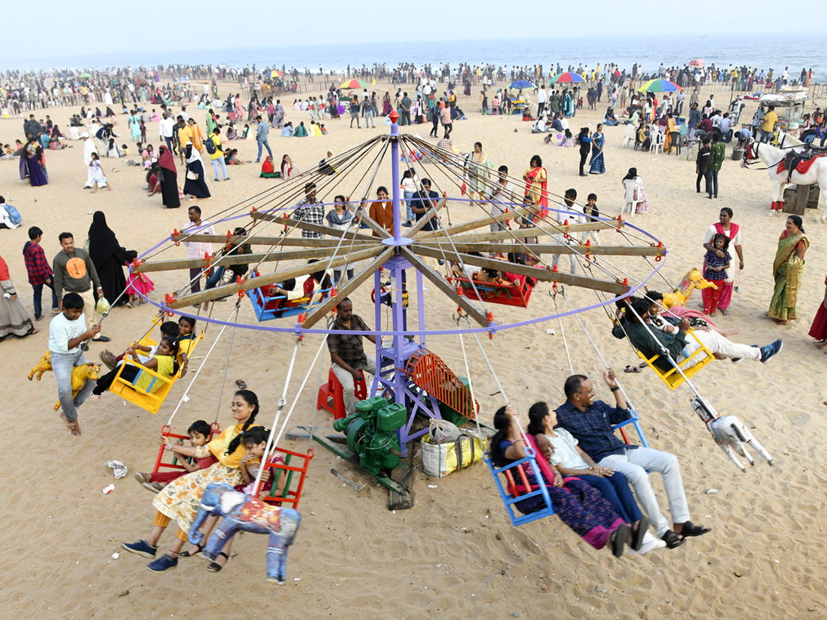 New_20year_202025_20Celebrations_20at_20Visakhapatnam_20Beach_6.jpg 5