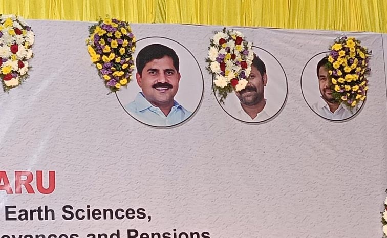 Ysrcp-Leaders-Insulted-At-U.jpg