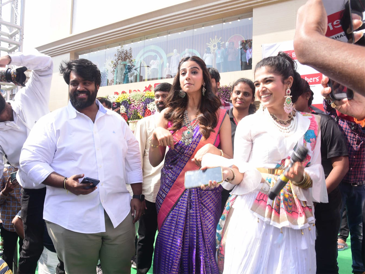 Actress_20Meenakshi_20Chaudhary_20in_20Visakhapatnam_20Photos_3.jpg 3