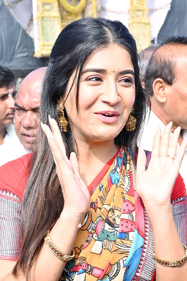 Actress_20Rashi_20Singh_20Visit_20Tirumala_20Temple_20Photos_20_2810_29.jpg 10