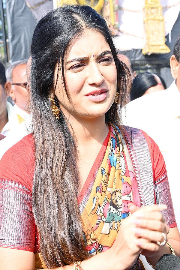 Actress_20Rashi_20Singh_20Visit_20Tirumala_20Temple_20Photos_20_2812_29.jpg 12