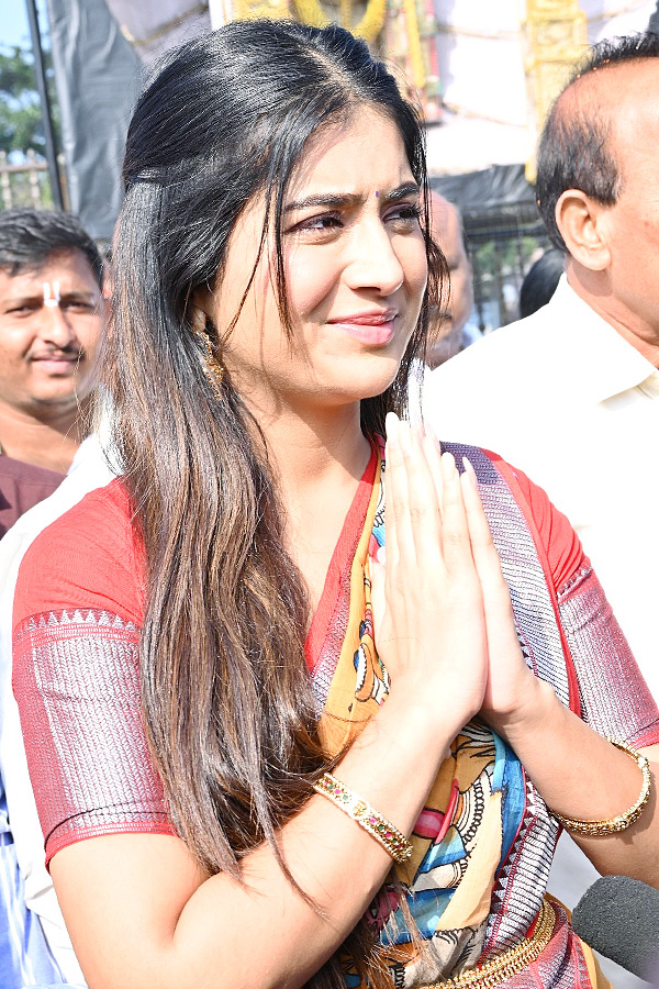 Actress_20Rashi_20Singh_20Visit_20Tirumala_20Temple_20Photos_20_2813_29.jpg 13