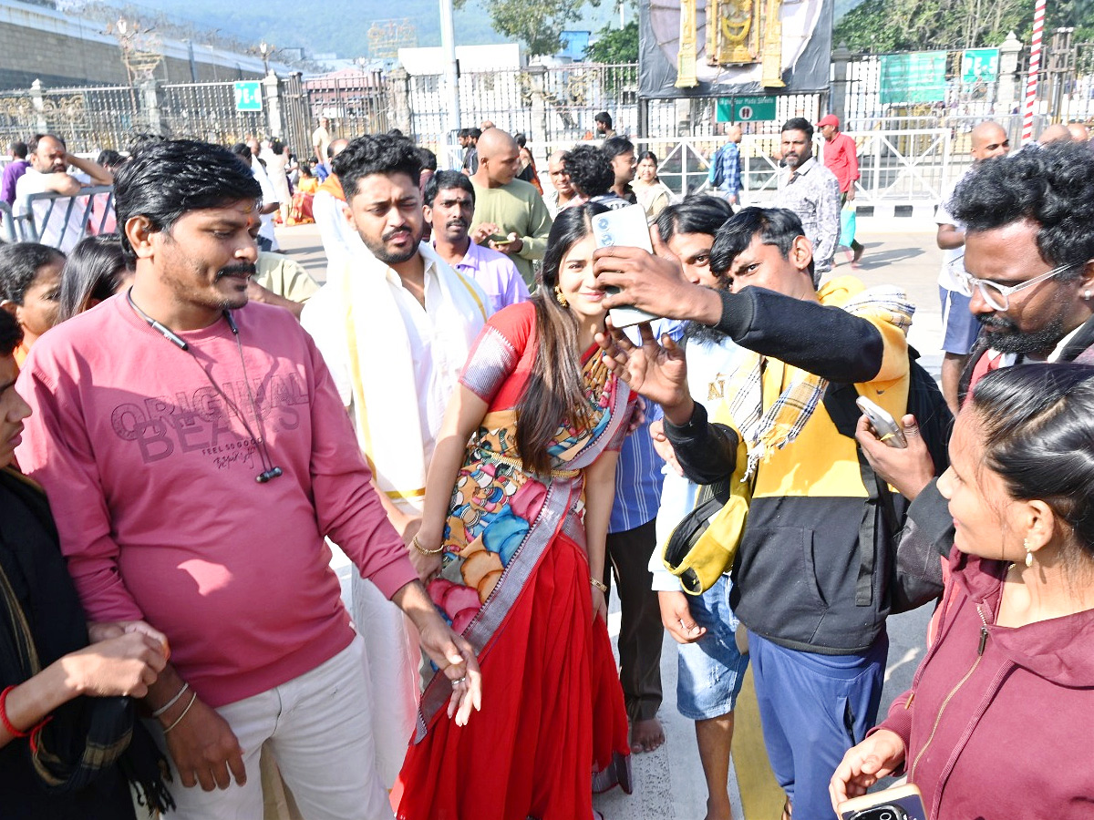 Actress_20Rashi_20Singh_20Visit_20Tirumala_20Temple_20Photos_20_2818_29.jpg 18
