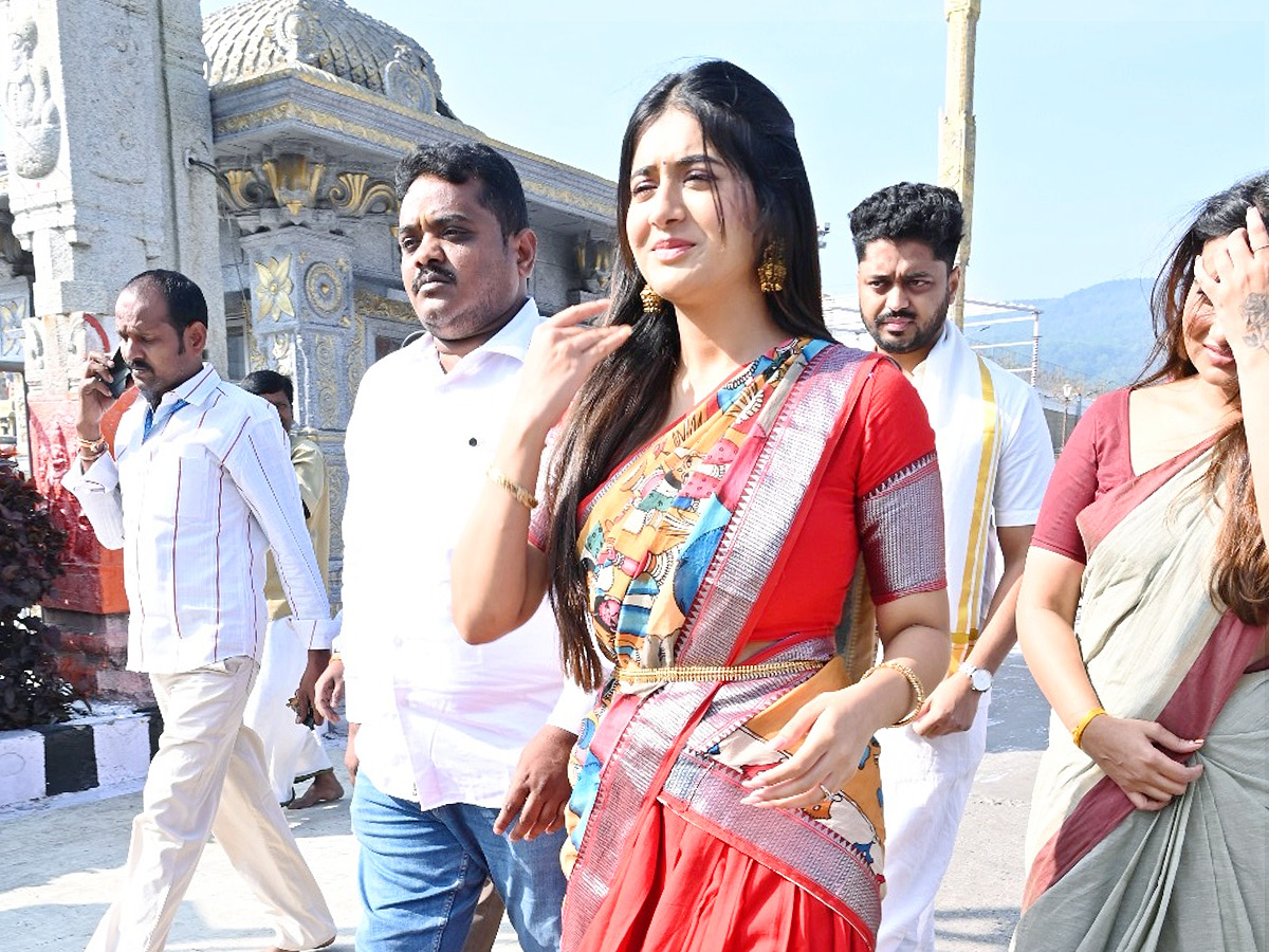Actress_20Rashi_20Singh_20Visit_20Tirumala_20Temple_20Photos_20_2819_29.jpg 19