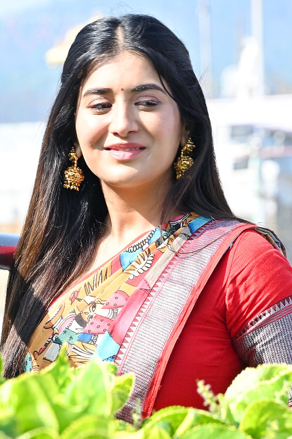 Actress_20Rashi_20Singh_20Visit_20Tirumala_20Temple_20Photos_20_2822_29.jpg 22