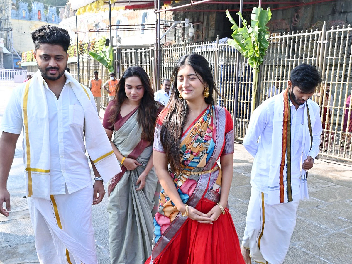 Actress_20Rashi_20Singh_20Visit_20Tirumala_20Temple_20Photos_20_2823_29.jpg 23