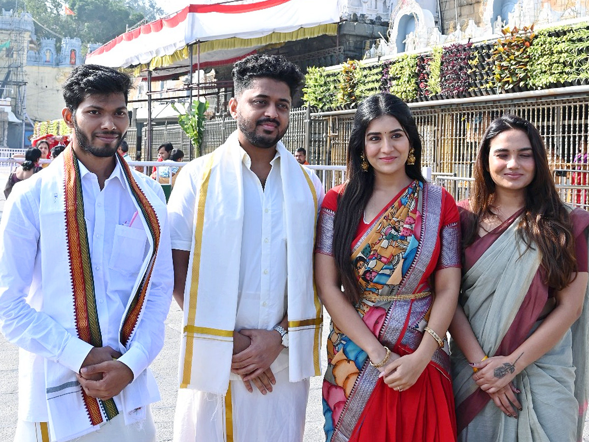 Actress_20Rashi_20Singh_20Visit_20Tirumala_20Temple_20Photos_20_288_29.jpg 8