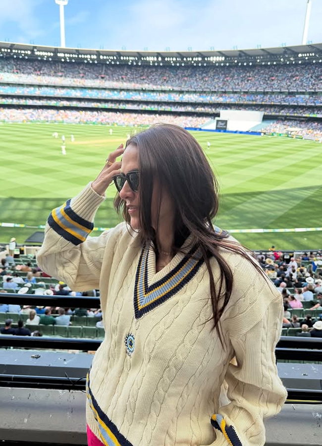 Neha_20Dupia2.jpg 3