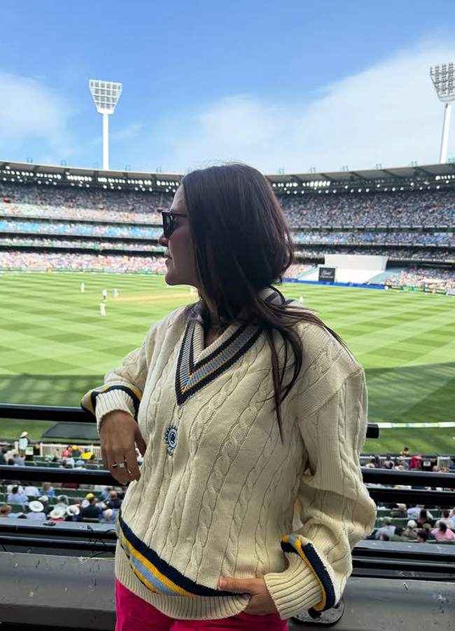 Neha_20Dupia3.jpg 4