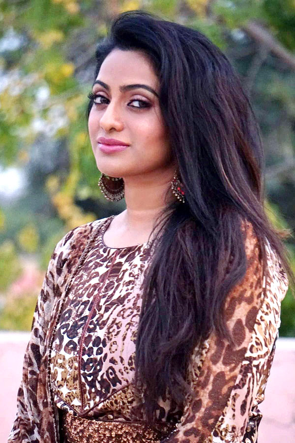Udayabhanu_20who_20was_20the_20top_20anchor_20at_20that_20time.._20Now_20She_20Turns_20in_20To_20Villan_20Role_20Photos_20_2810_29.jpg 11