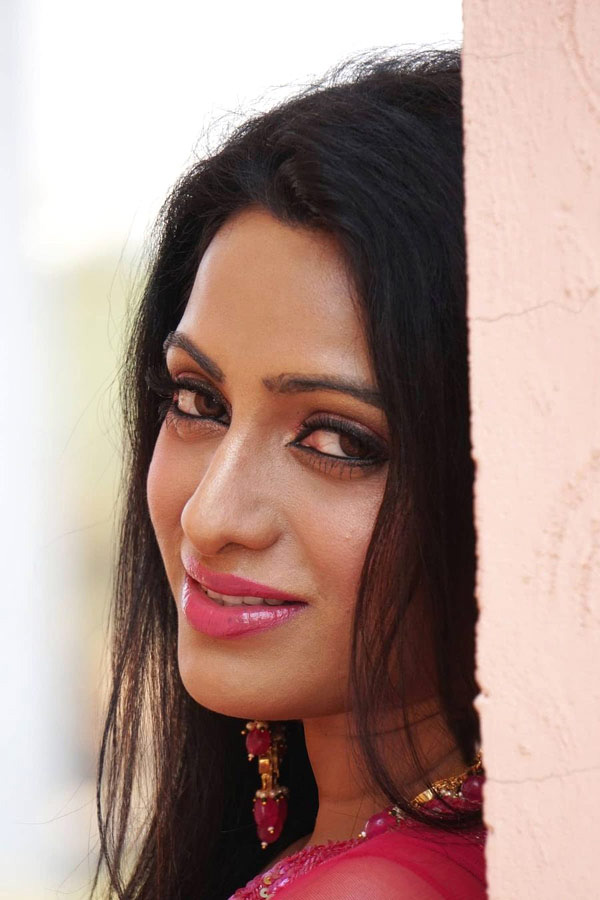 Udayabhanu_20who_20was_20the_20top_20anchor_20at_20that_20time.._20Now_20She_20Turns_20in_20To_20Villan_20Role_20Photos_20_289_29.jpg 10