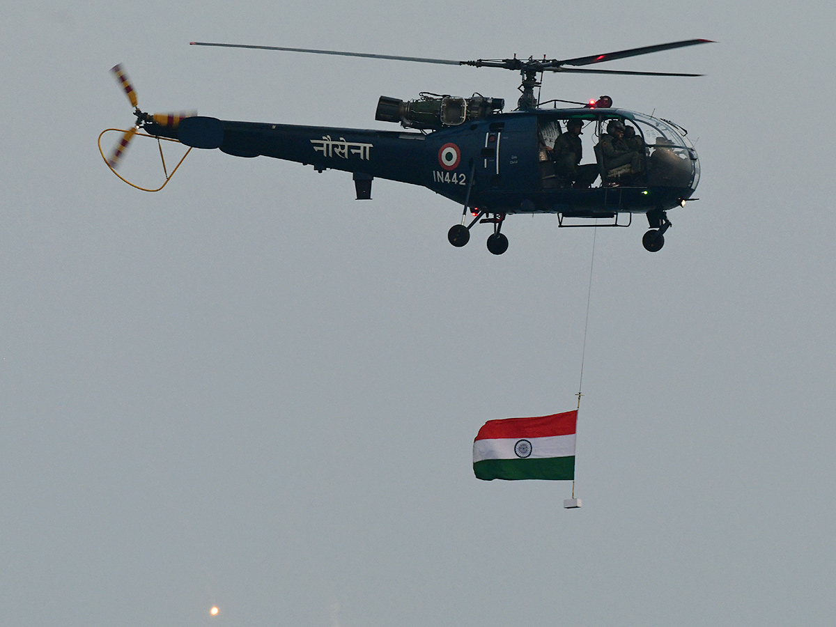 navy_20day_20celebration_20visakhapatnam_20photos_20goes_20viral_2.jpg 2