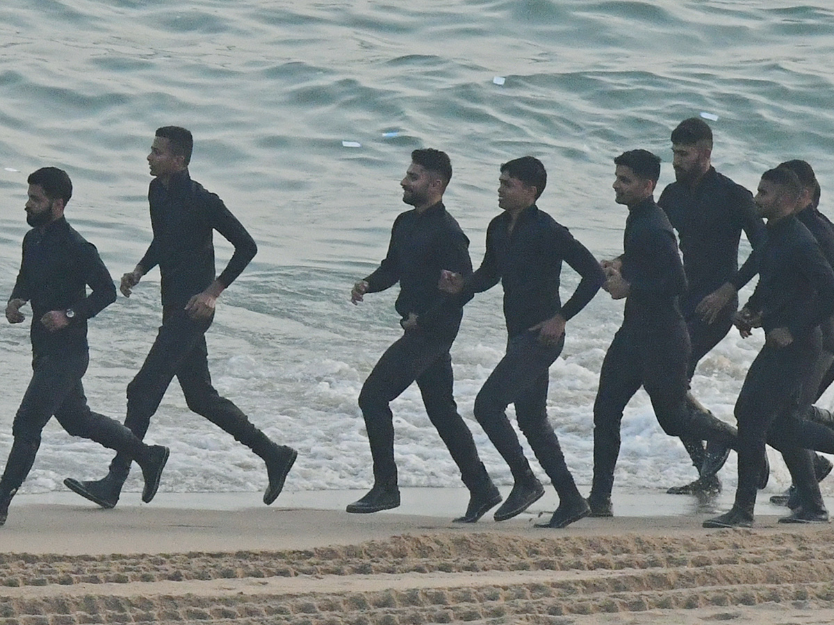 navy_20day_20celebration_20visakhapatnam_20photos_20goes_20viral_4.jpg 4