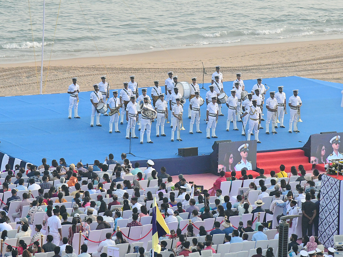 navy_20day_20celebration_20visakhapatnam_20photos_20goes_20viral_43.jpg 28