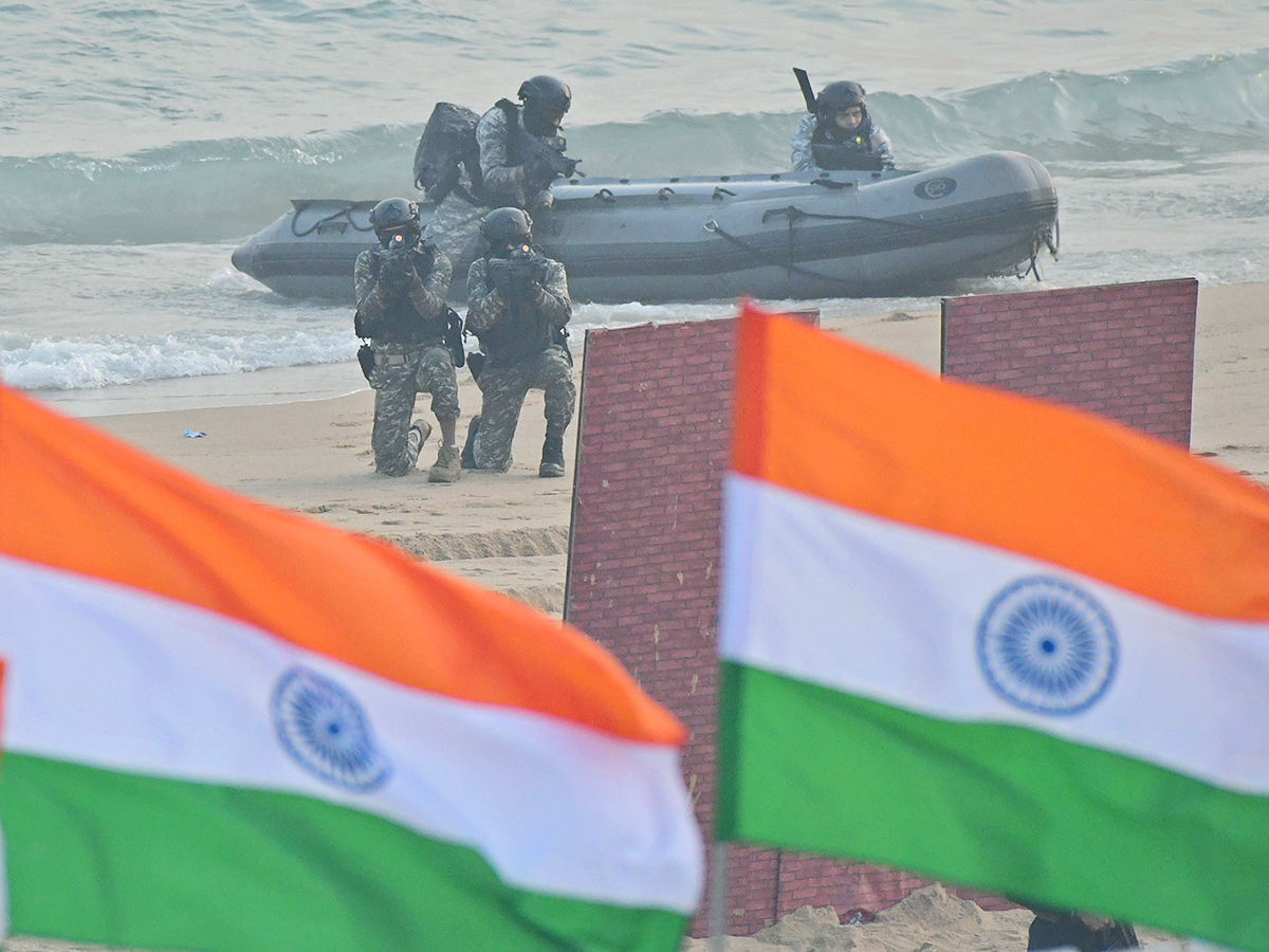 navy_20day_20celebration_20visakhapatnam_20photos_20goes_20viral_7.jpg 7
