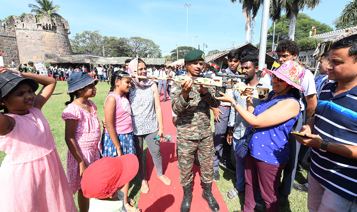 Indian_20Army_20Know_20Your_20Army_20Mela_20at_20Golconda_20Fort_20Photos__20_2812_29.jpg 12