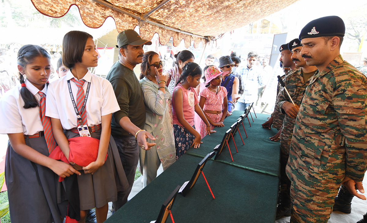 Indian_20Army_20Know_20Your_20Army_20Mela_20at_20Golconda_20Fort_20Photos__20_2818_29.jpg 18