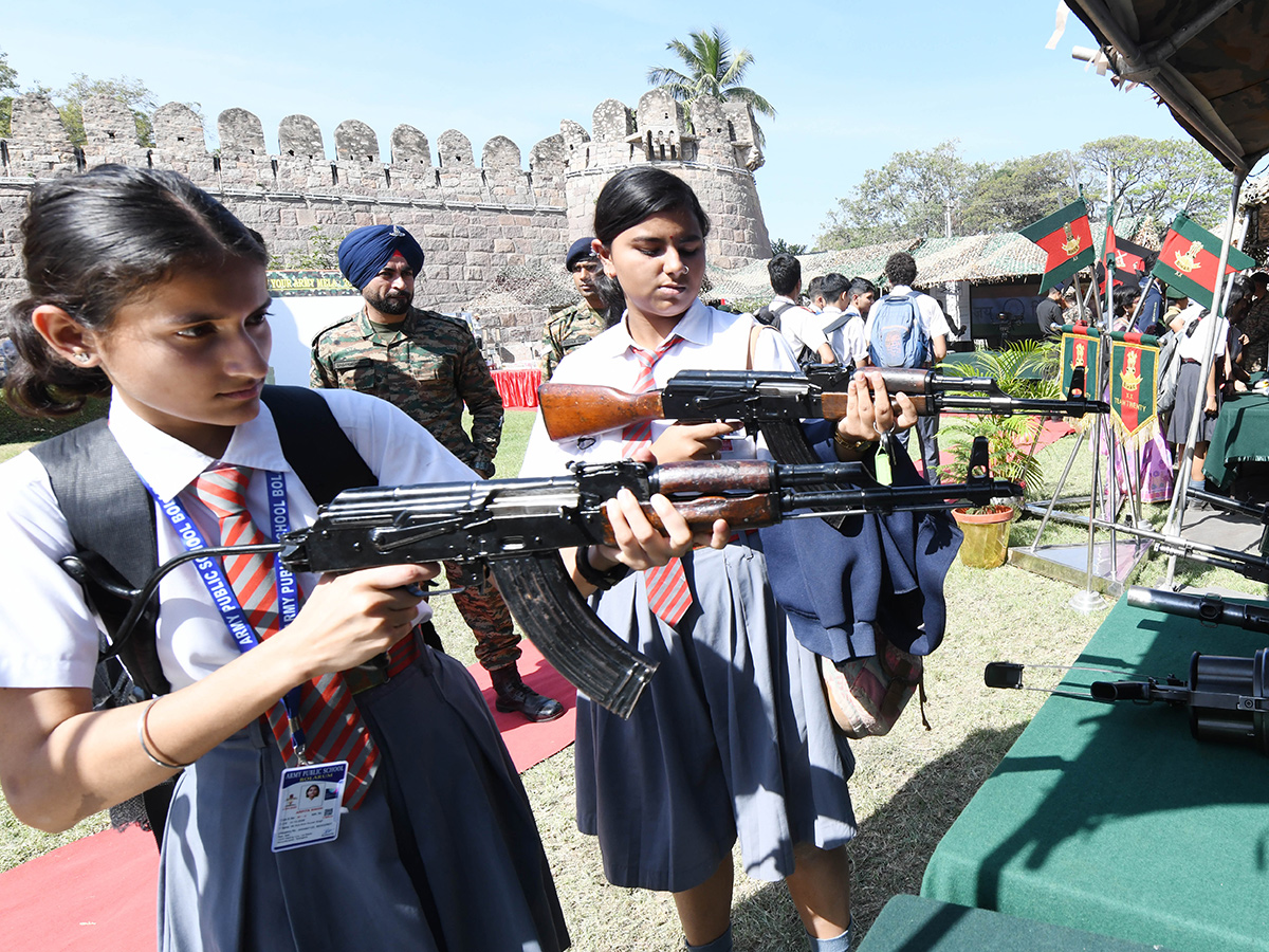 Indian_20Army_20Know_20Your_20Army_20Mela_20at_20Golconda_20Fort_20Photos__20_281_29.jpg 1