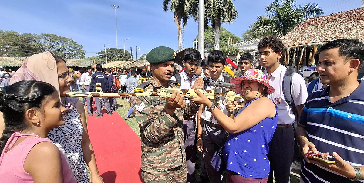 Indian_20Army_20Know_20Your_20Army_20Mela_20at_20Golconda_20Fort_20Photos__20_2821_29.jpg 21