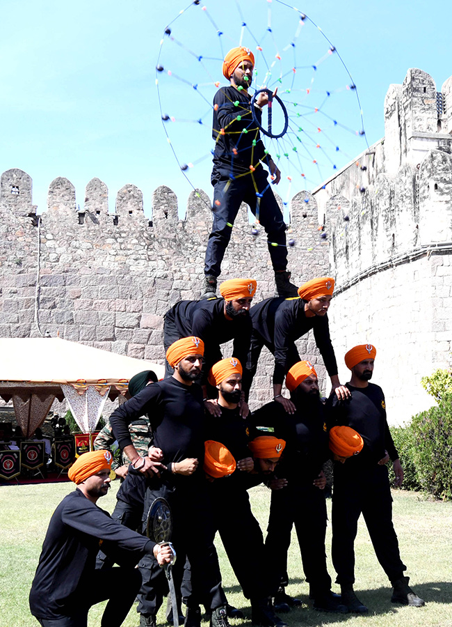 Indian_20Army_20Know_20Your_20Army_20Mela_20at_20Golconda_20Fort_20Photos__20_2826_29.jpg 26