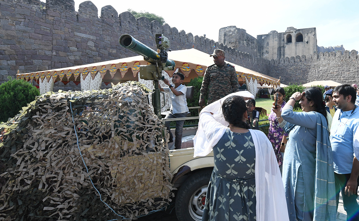 Indian_20Army_20Know_20Your_20Army_20Mela_20at_20Golconda_20Fort_20Photos__20_282_29.jpg 2