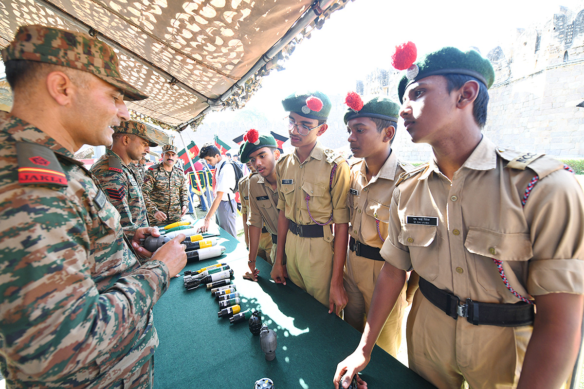 Indian_20Army_20Know_20Your_20Army_20Mela_20at_20Golconda_20Fort_20Photos__20_2832_29.jpg 32