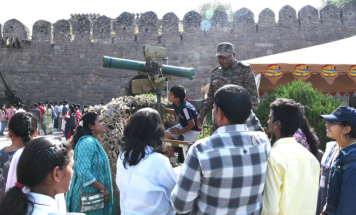 Indian_20Army_20Know_20Your_20Army_20Mela_20at_20Golconda_20Fort_20Photos__20_285_29.jpg 5