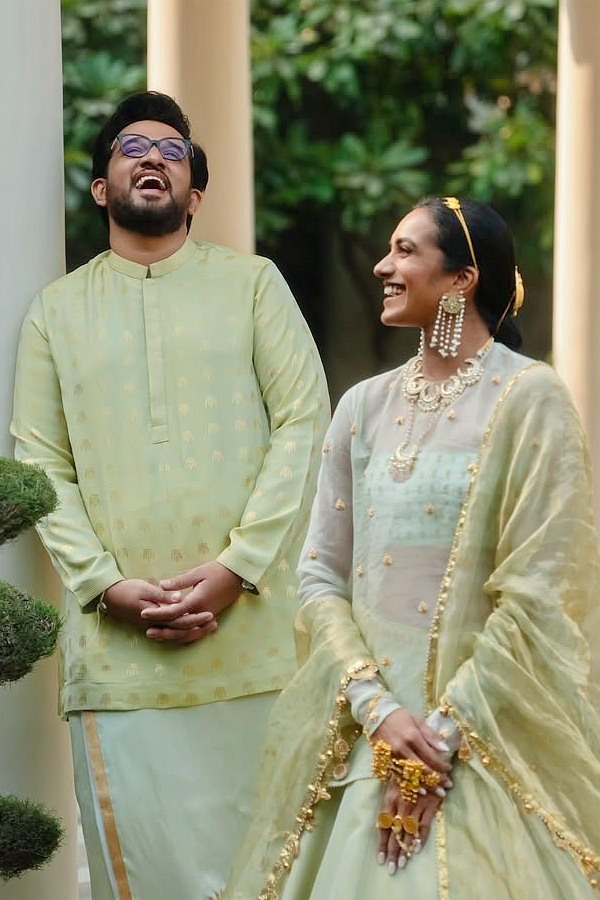 PV_20Sindhu_20amazing_20Olympic_20medal_20ring_20spotted_20during_20a_20wedding_20Photos_20_2815_29.jpg 16