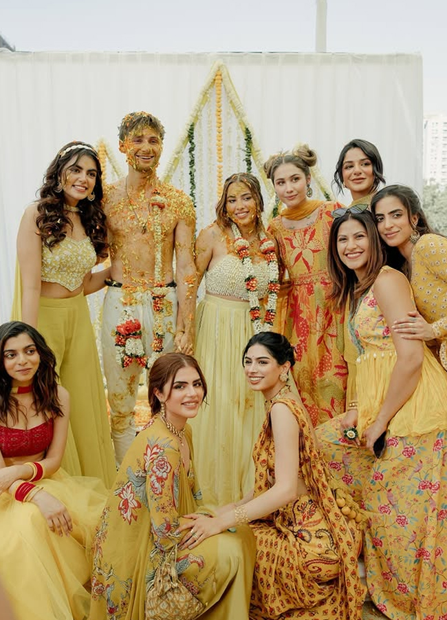 Anurag_20kapoor_20daughter_20haldi_20ceremenoy10.jpg 11