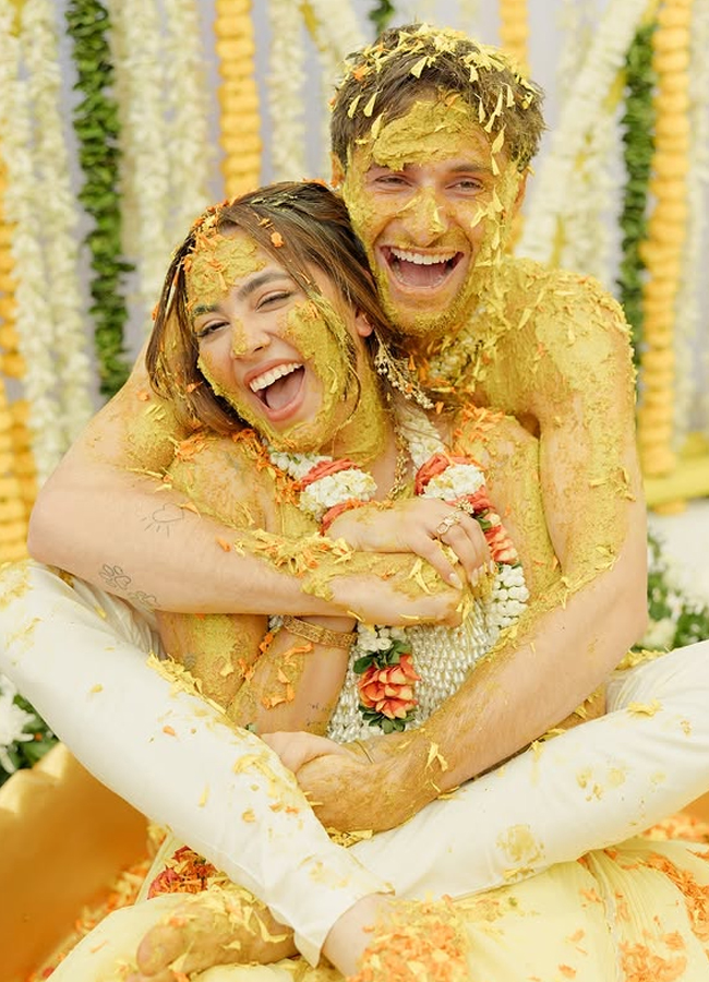 Anurag_20kapoor_20daughter_20haldi_20ceremenoy6.jpg 7