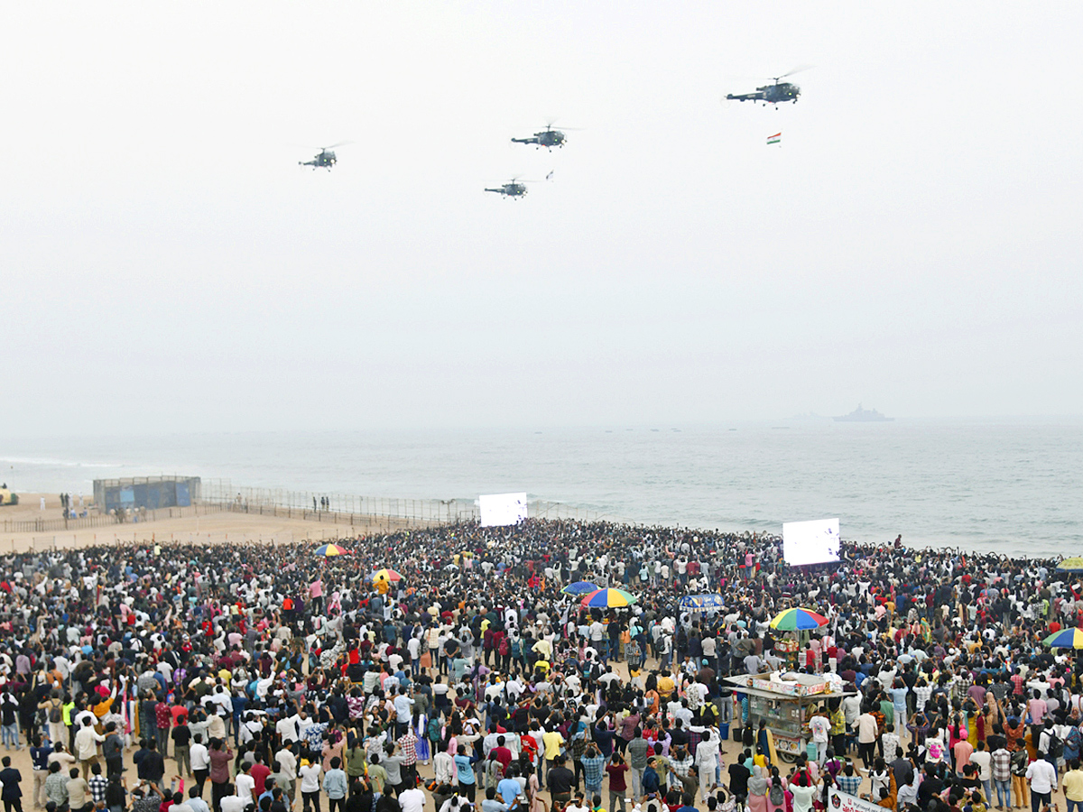 Navy_20Day_20celebrated_20in_20Visakhapatnam_20Photos_20_2810_29.jpg 11