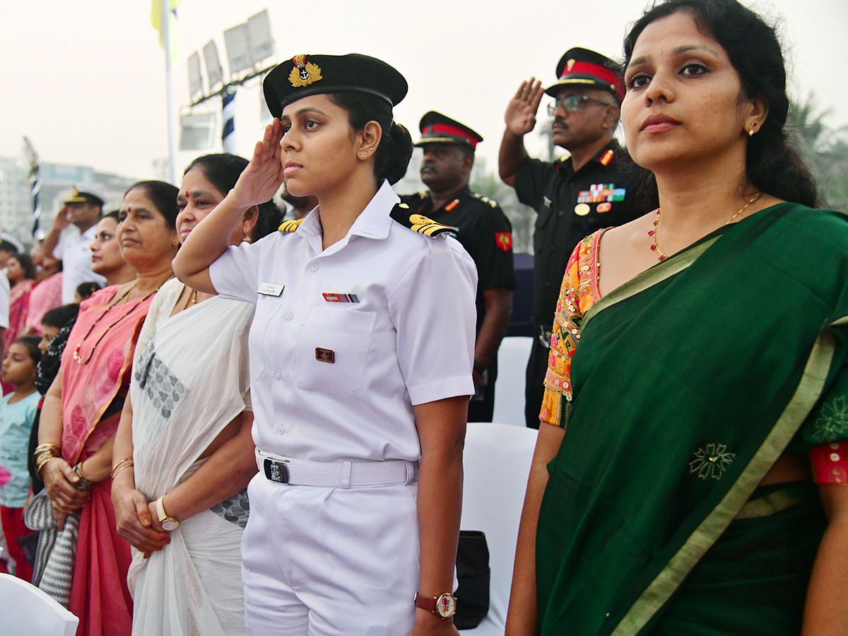 Navy_20Day_20celebrated_20in_20Visakhapatnam_20Photos_20_2816_29.jpg 17