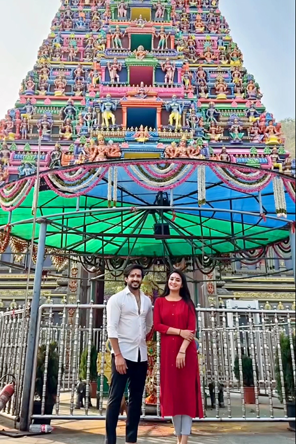 Renu_20desai_2C_20Anchor_20Ravi_20visit_20vijayawada_20kanaka_20durgamma_20temple_20Photos_20_286_29.jpg 12