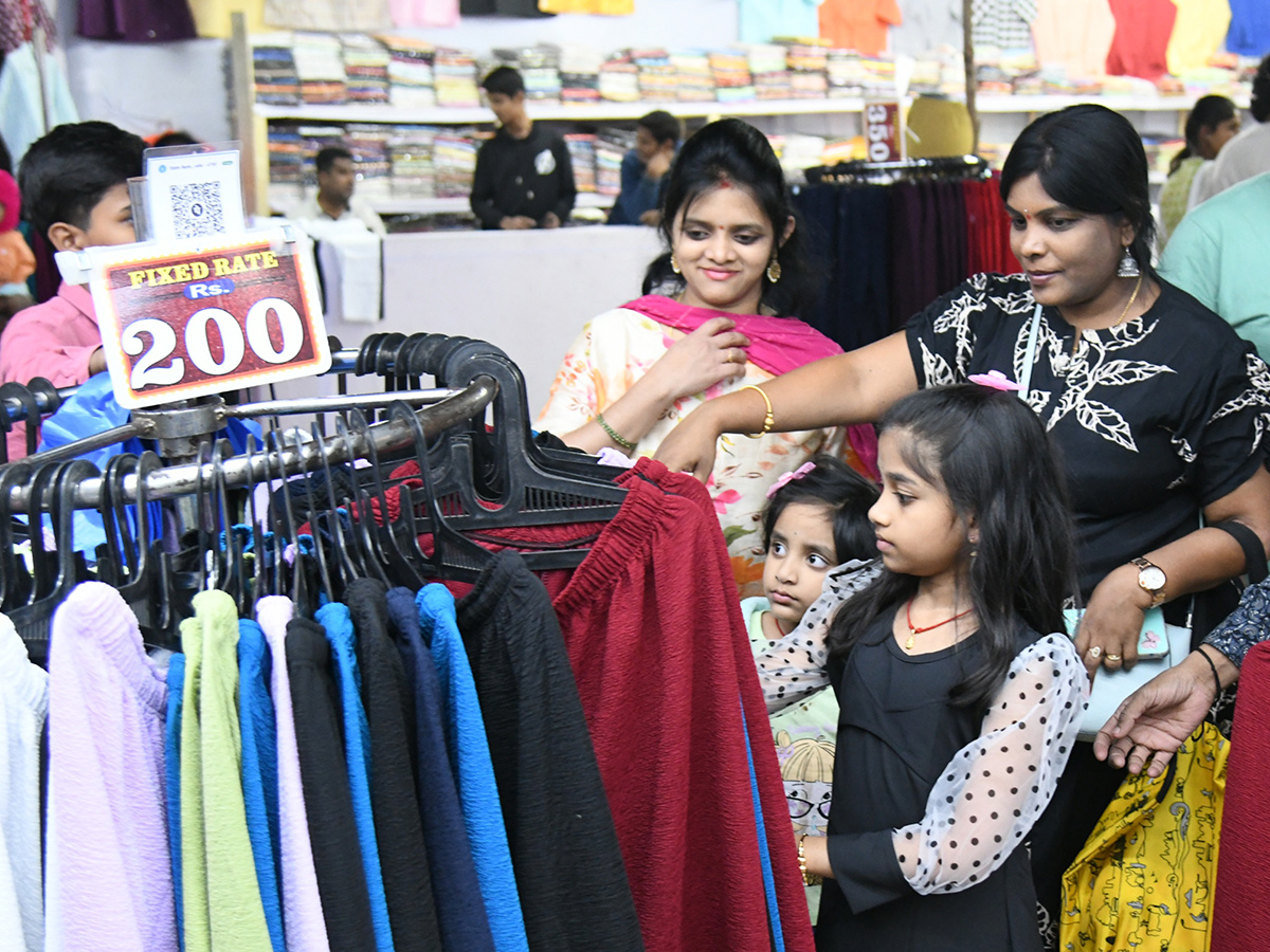 Numaish_20Exhibition_20to_20Nampally_20Exhibition_20Ground_20Photos_20goes_20viral__20_2810_29.jpg 10