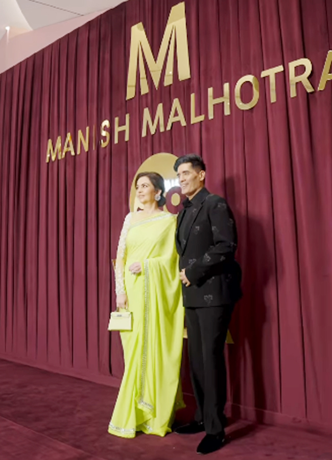 Manish_20Malhotra18.jpg 19