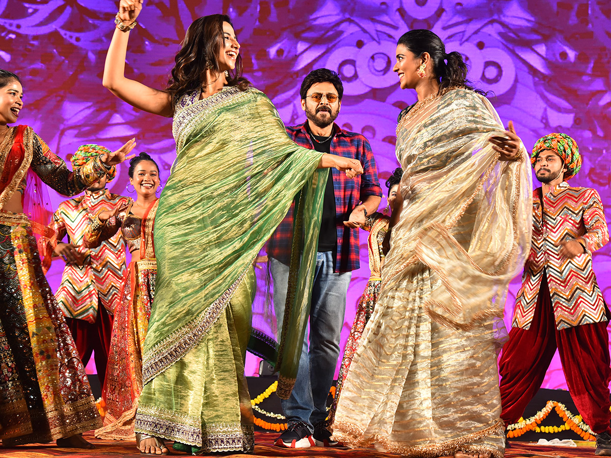 Sankranthiki_20Vasthunam_20Movie_20Grand_20Trailer_20Launch_20At_20Nizamabad_20Photos__20_2812_29.jpg 12