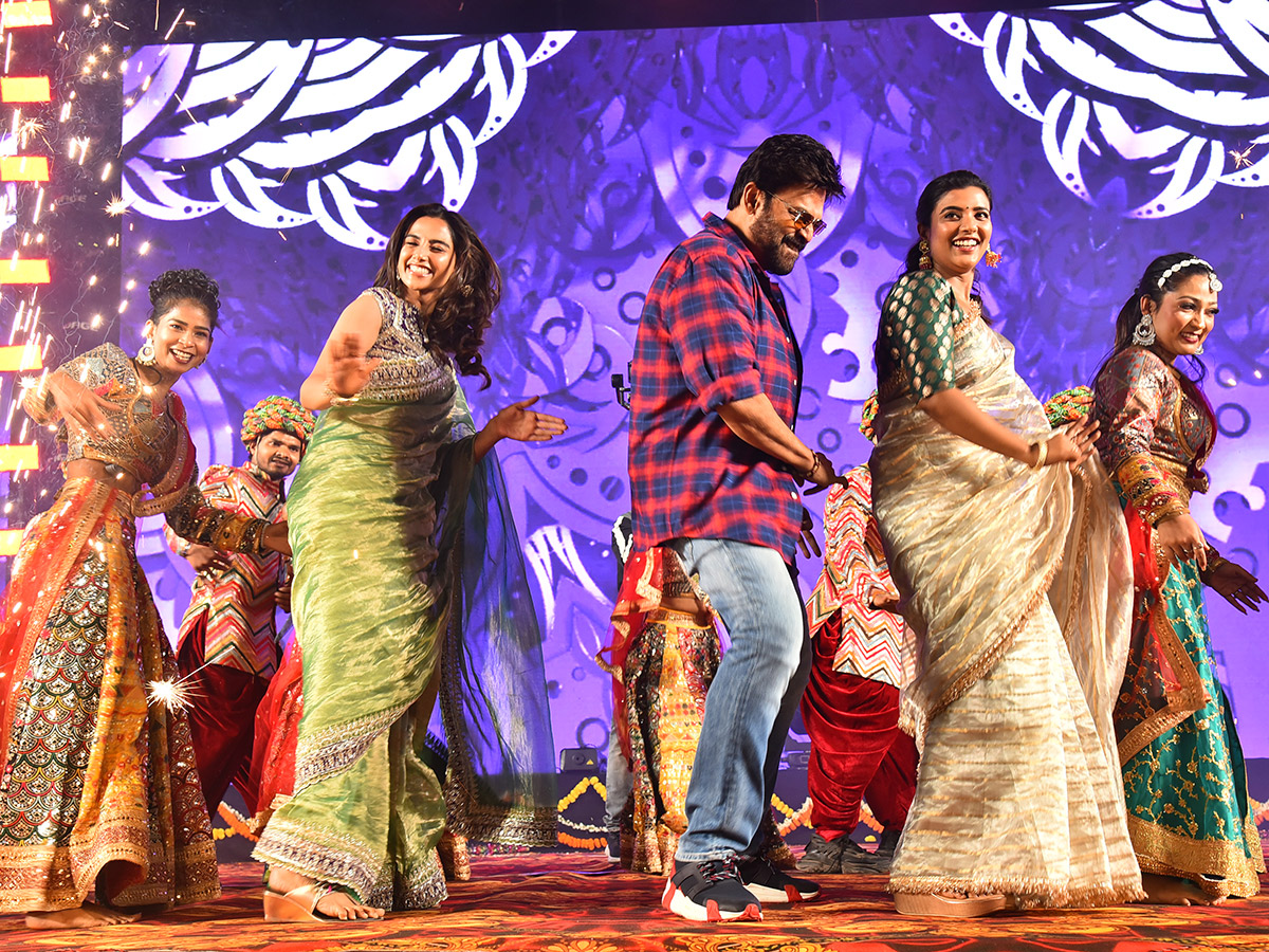 Sankranthiki_20Vasthunam_20Movie_20Grand_20Trailer_20Launch_20At_20Nizamabad_20Photos__20_2815_29.jpg 15