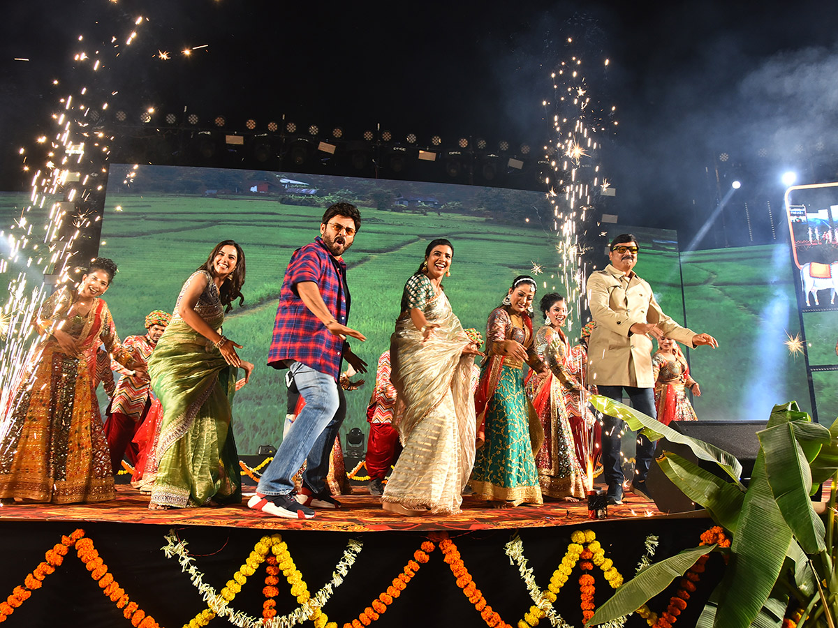 Sankranthiki_20Vasthunam_20Movie_20Grand_20Trailer_20Launch_20At_20Nizamabad_20Photos__20_2816_29.jpg 16