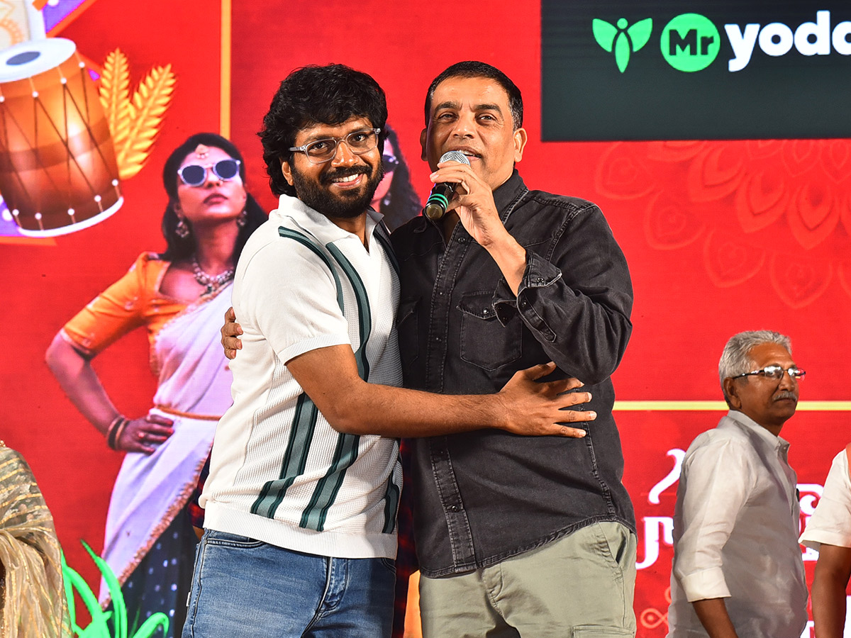 Sankranthiki_20Vasthunam_20Movie_20Grand_20Trailer_20Launch_20At_20Nizamabad_20Photos__20_2817_29.jpg 17