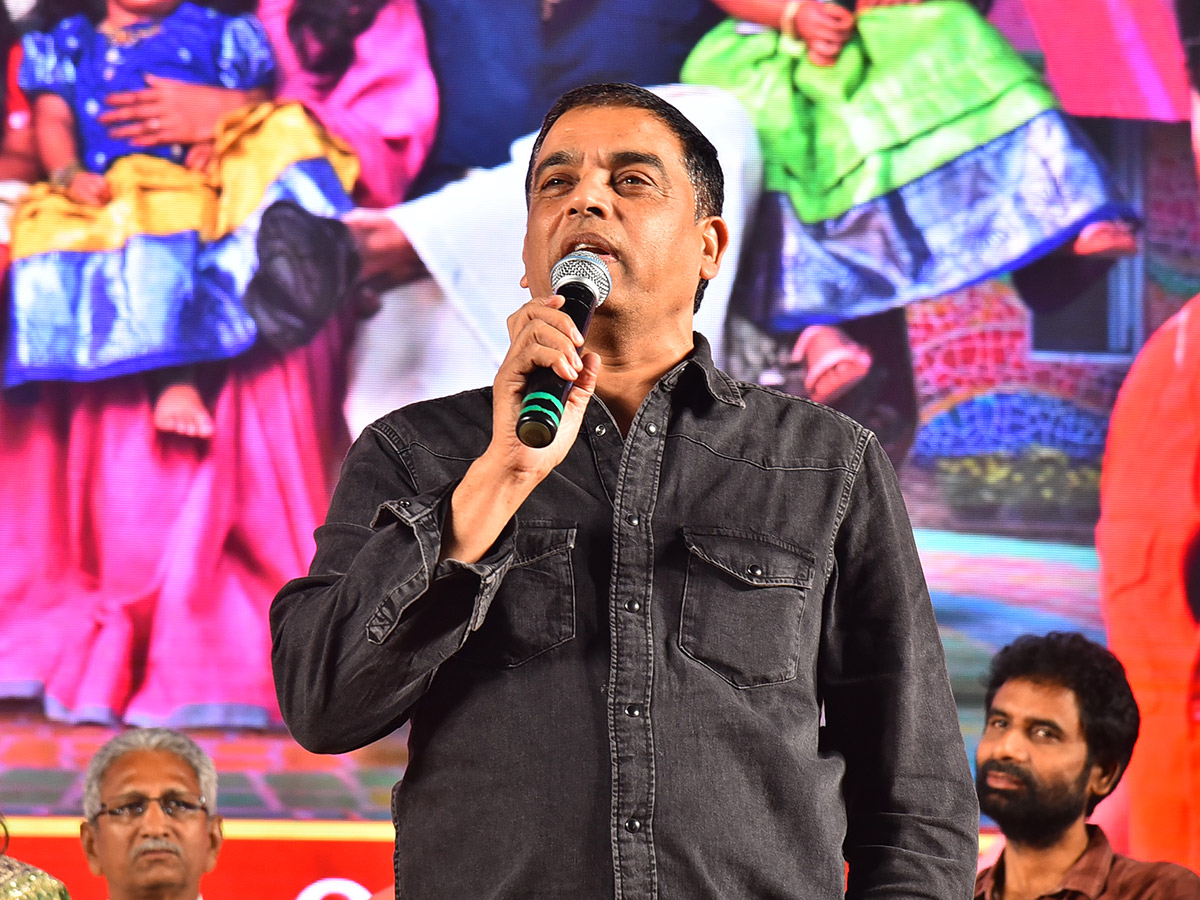 Sankranthiki_20Vasthunam_20Movie_20Grand_20Trailer_20Launch_20At_20Nizamabad_20Photos__20_2821_29.jpg 21