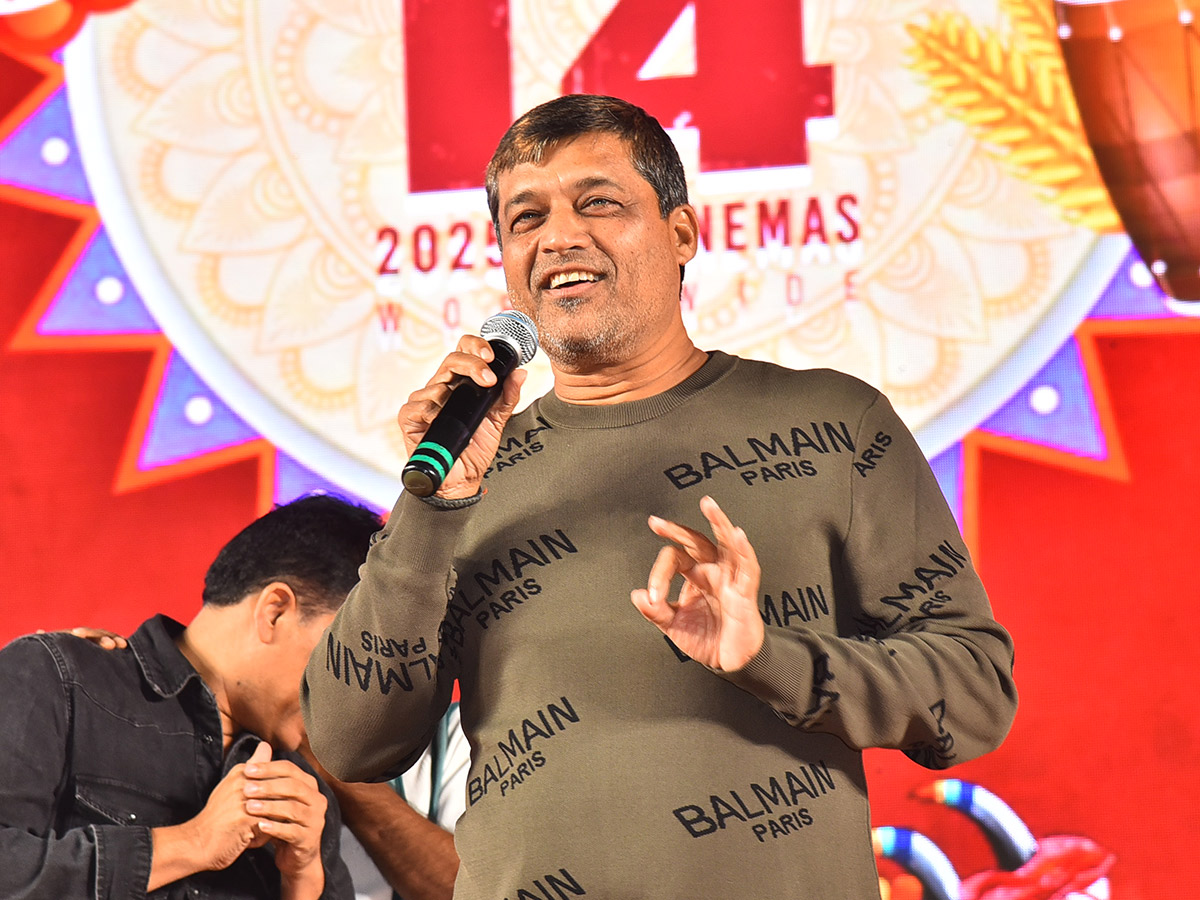Sankranthiki_20Vasthunam_20Movie_20Grand_20Trailer_20Launch_20At_20Nizamabad_20Photos__20_2825_29.jpg 25