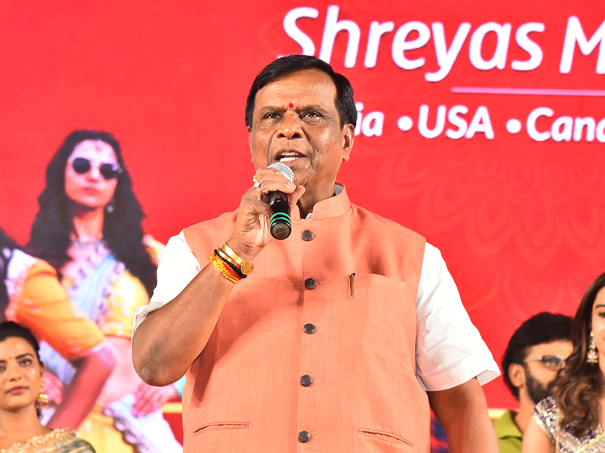 Sankranthiki_20Vasthunam_20Movie_20Grand_20Trailer_20Launch_20At_20Nizamabad_20Photos__20_2826_29.jpg 26