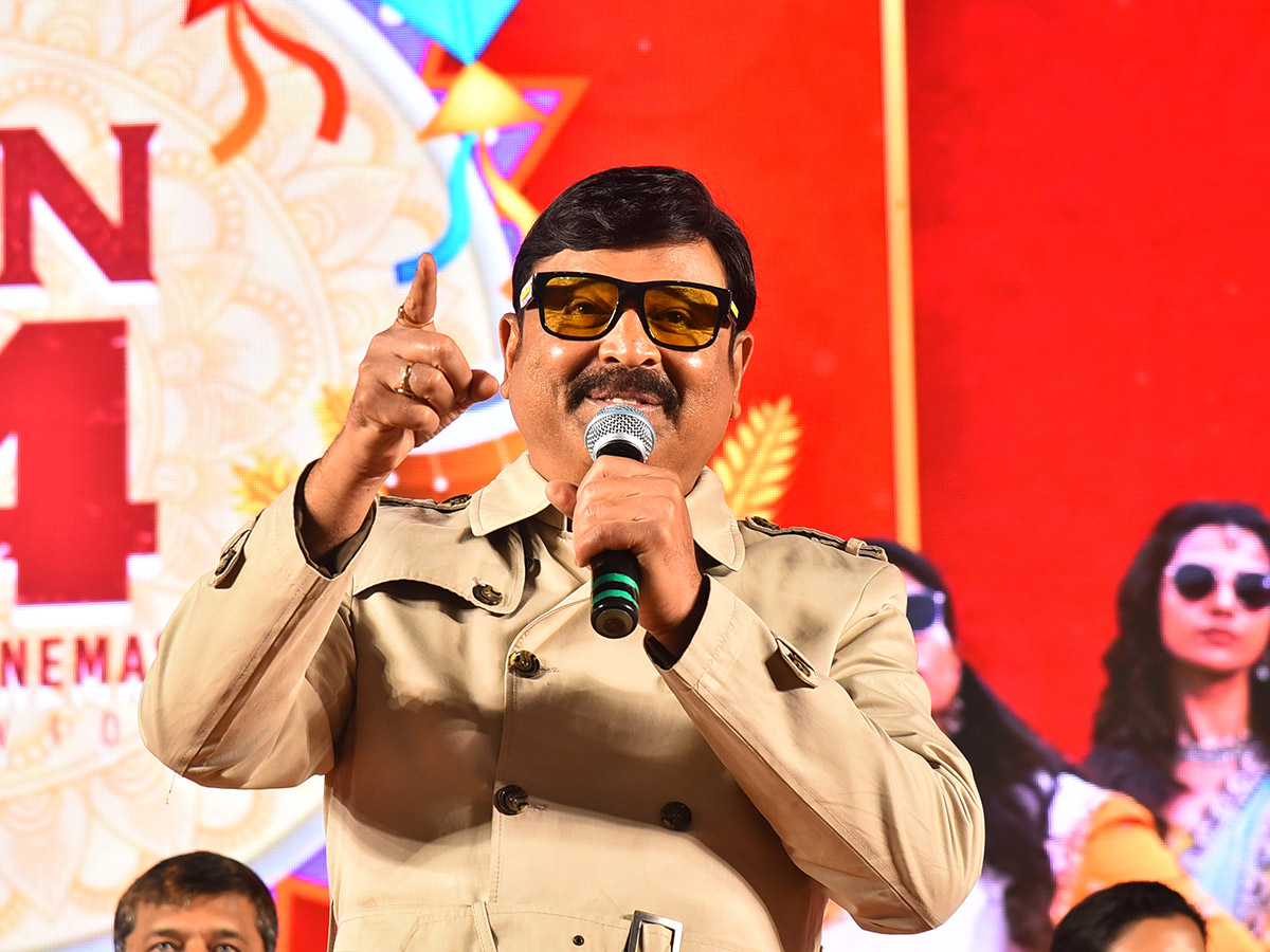 Sankranthiki_20Vasthunam_20Movie_20Grand_20Trailer_20Launch_20At_20Nizamabad_20Photos__20_2827_29.jpg 27