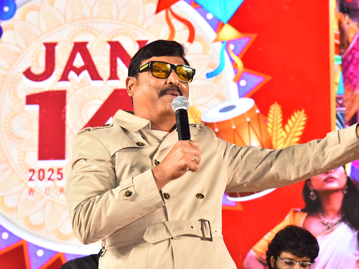 Sankranthiki_20Vasthunam_20Movie_20Grand_20Trailer_20Launch_20At_20Nizamabad_20Photos__20_2828_29.jpg 28