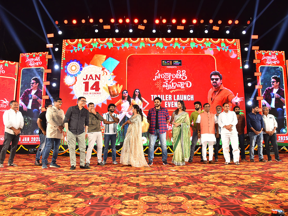 Sankranthiki_20Vasthunam_20Movie_20Grand_20Trailer_20Launch_20At_20Nizamabad_20Photos__20_2830_29.jpg 30
