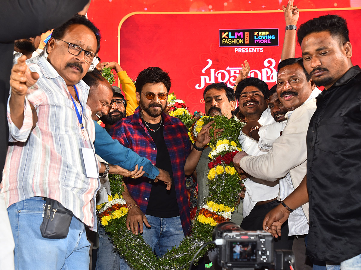 Sankranthiki_20Vasthunam_20Movie_20Grand_20Trailer_20Launch_20At_20Nizamabad_20Photos__20_2832_29.jpg 32