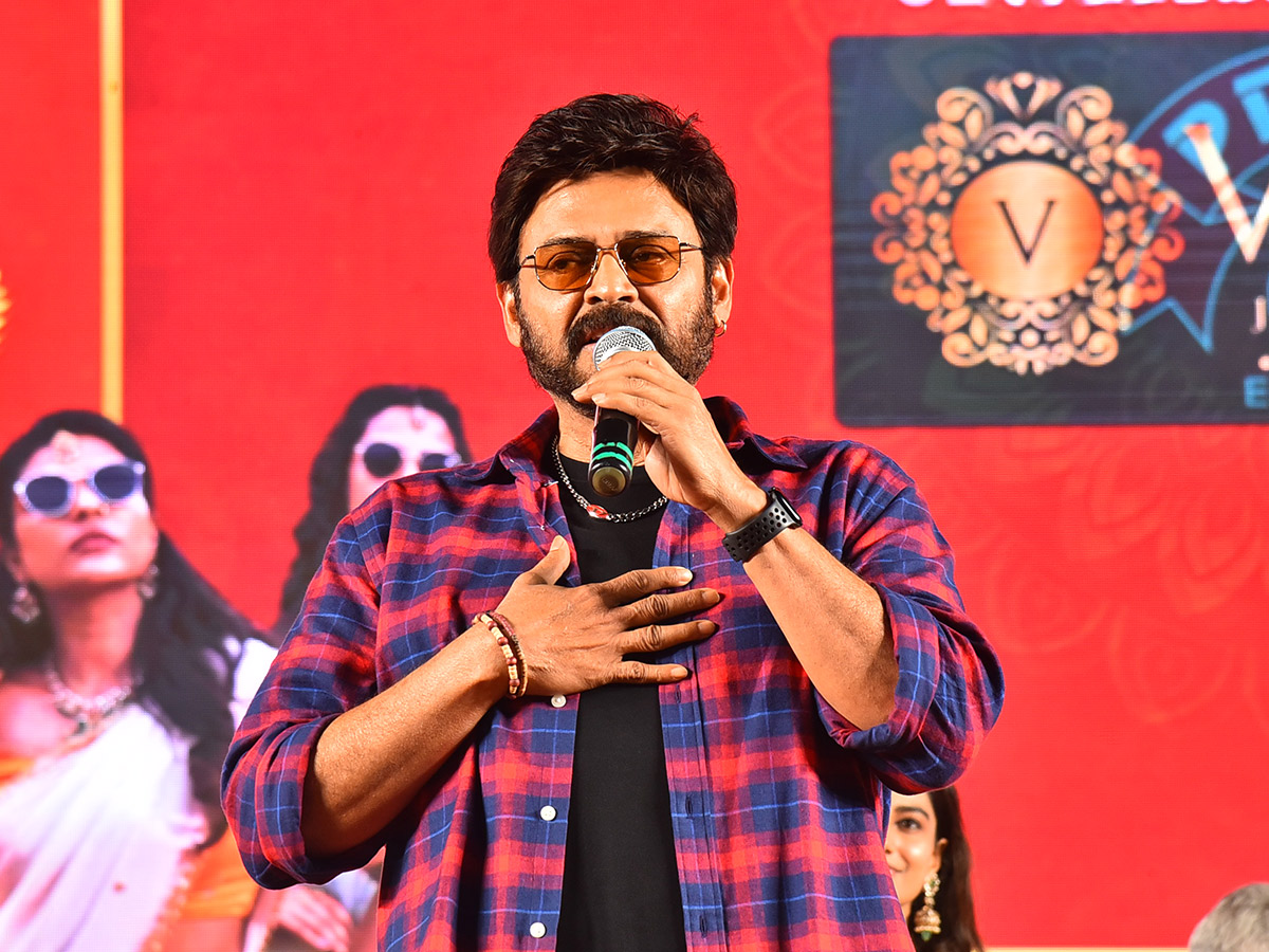 Sankranthiki_20Vasthunam_20Movie_20Grand_20Trailer_20Launch_20At_20Nizamabad_20Photos__20_2839_29.jpg 39