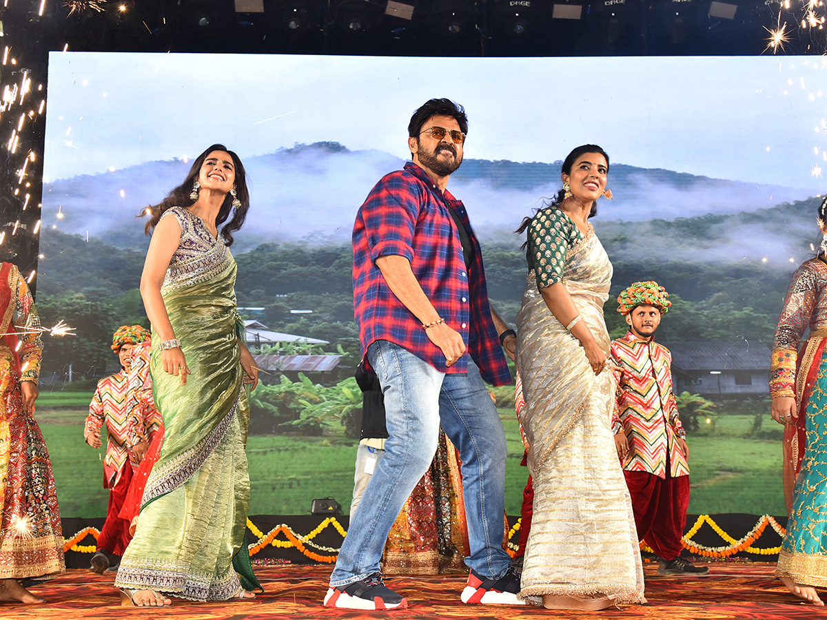 Sankranthiki_20Vasthunam_20Movie_20Grand_20Trailer_20Launch_20At_20Nizamabad_20Photos__20_2842_29.jpg 42